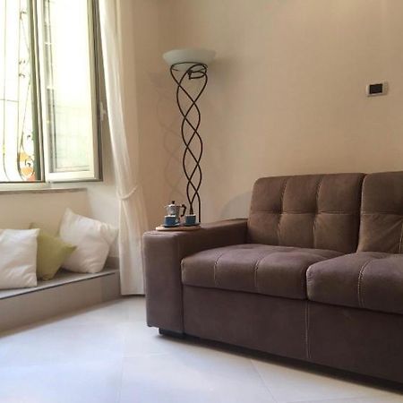 Santi Apostoli House Apartment Наполи Екстериор снимка