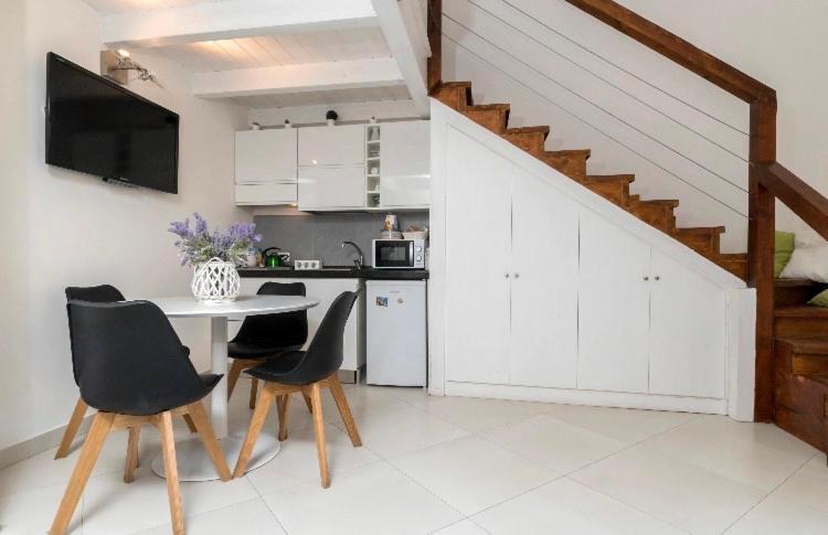 Santi Apostoli House Apartment Наполи Екстериор снимка