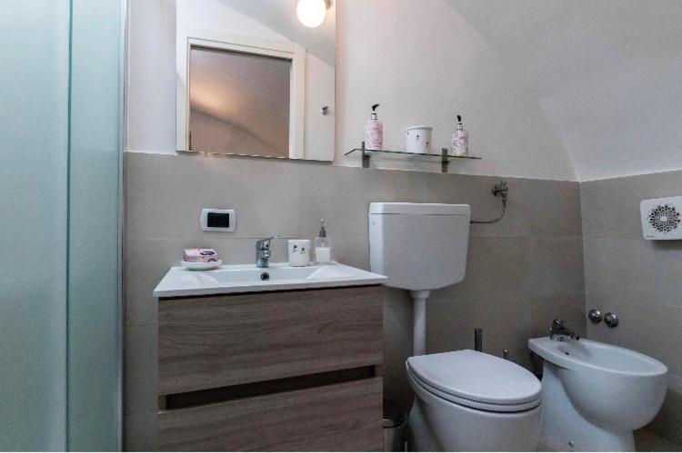 Santi Apostoli House Apartment Наполи Екстериор снимка