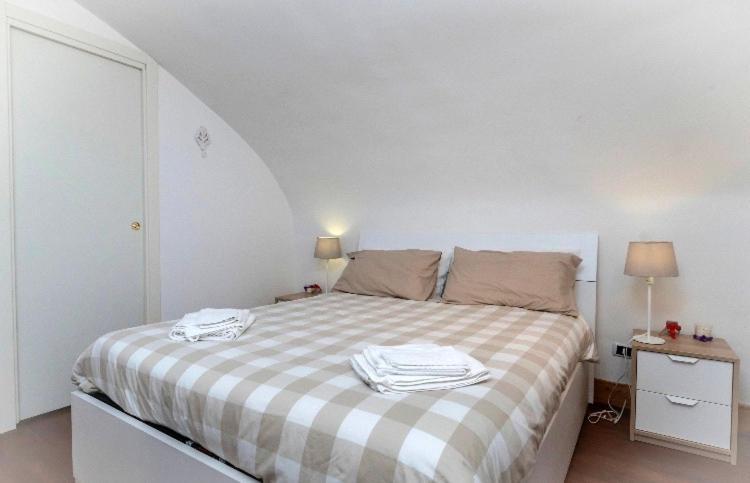 Santi Apostoli House Apartment Наполи Екстериор снимка